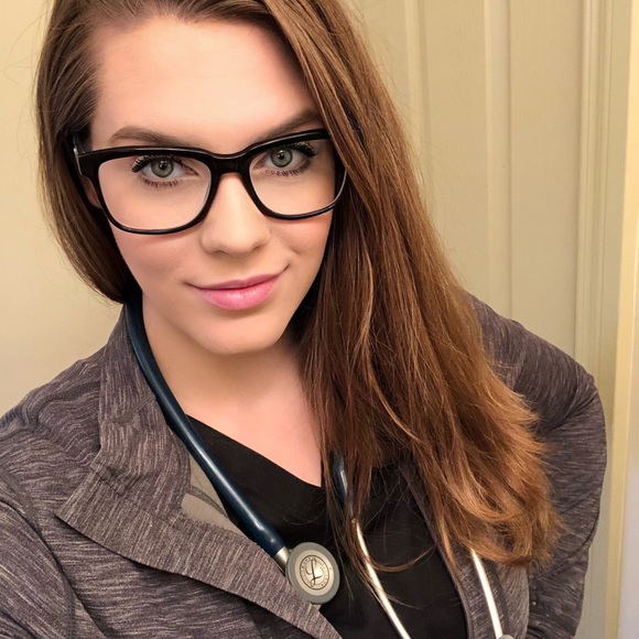 Meet your Posher, Kayla - Picture 4 of 4